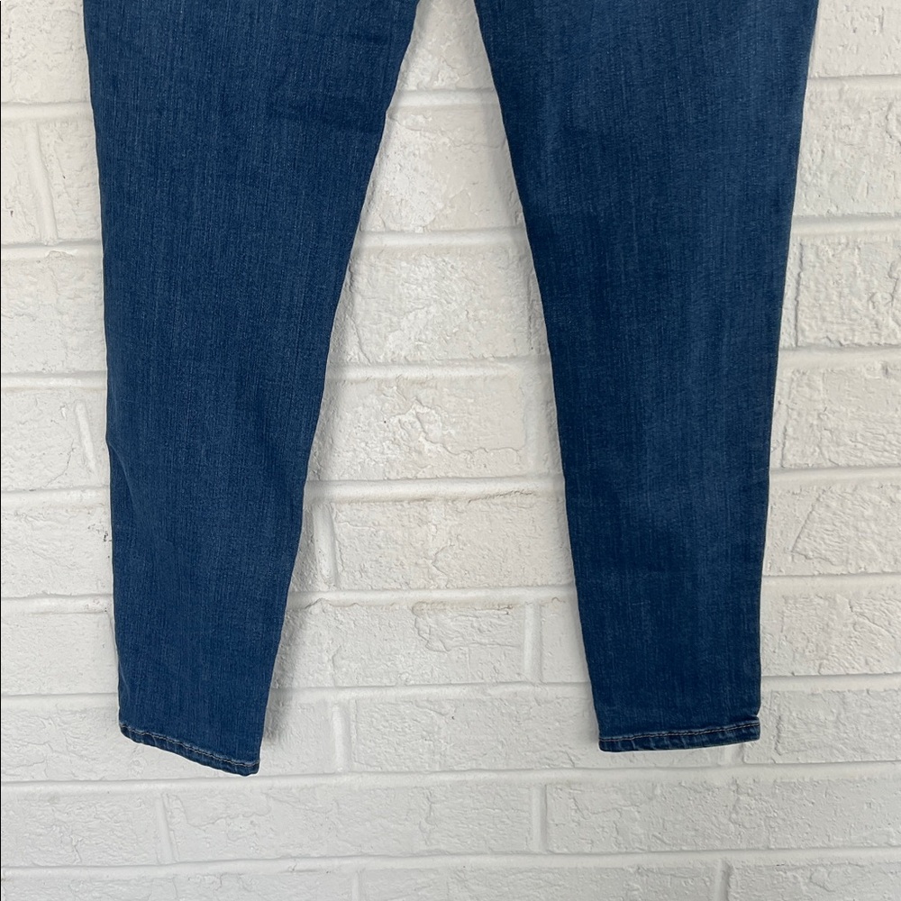 1822 Denim Classic Blue Women's Jeans with Distressed Rips Size 30 - Picture 6 of 8